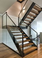 Escalier personnalisé en acier et bois, tube carré, surface antidérapante, garde-corps en verre, pour appartement, hôtel, villa