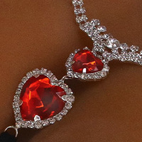 String G Avec Strass Cœur Rouge Sexy Pour Femme Taille Basse Micro Culotte Noire Chaîne de Corps en Cristal Bijou Dos en T String