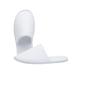 Chaussons d'hôtel en coton biodégradable et recyclable, écologiques, avec semelle en EVA, blancs, doux, personnalisables avec logo brodé - Product Image 1