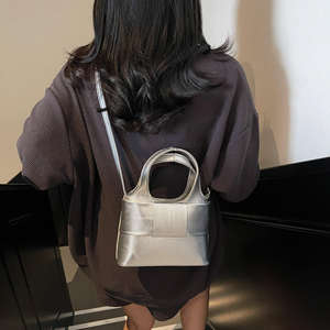 Sac fourre-tout pliable en PU grande capacité pour femme, style tricoté, par un créateur de mode - Product Image 4