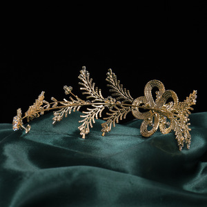 LUOXIN Serre-tête de mariée exquis et élégant en alliage incrusté de strass avec motif floral ajouré - Product Image 6