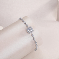 Pulsera de Lujo con Cadena y Eslabones, Diseño de Halo Cuadrado y Engaste de Garras, con Moissanita Redonda de Corte Brillante VVS1 Certificada GRA, Plata S925