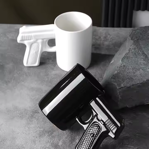 Tasse à thé en céramique faite à la main, design 3D pistolet cool, mug à café original, cadeau de Noël pour les fêtes - Product Image 3