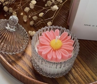 Bougie parfumée Daisy faite à la main dans un bocal en verre texturé, parfum floral romantique pour la décoration de table et les cadeaux