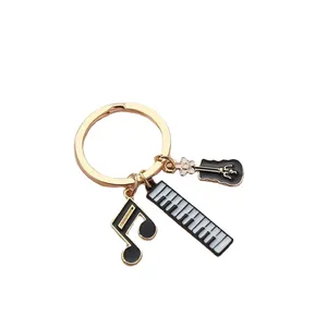맞춤형 악기 피아노 바이올린 디자인 부드러운 에나멜 키 링 링크 체인 키 체인 로고와 텍스트가있는 골드 메탈 키 체인