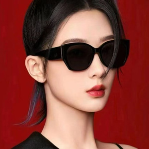 2025 New Korean-style Large-frame Full Frame Cat-eye <b>Sunglasses</b> Vintage Fashion Elegant Unisex Polarized Traveling <b>Sunglasses</b> - Product Image 2