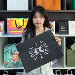 ถุงซิปสีดำสำหรับบรรจุภัณฑ์เสื้อผ้า  รองรับการปรับแต่งแบรนด์  ถุงซิปแบบรีไซเคิลได้ - Product Image 5