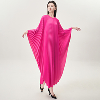 Vente en gros de vêtements pour femmes Robe à la mode pour femmes Robe décontractée ample Robe plissée Miyake Robe irrégulière de grande taille