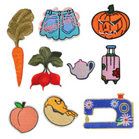 Patchs brodés mignons de dessins animés à thermocoller, patchs en tissu autocollants pour la décoration de vêtements en gros