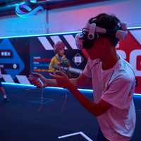 Juego de Disparos VR para 4, 6, 8 y 10 Jugadores, Simulador de Juego de Pistola VR Multijugador, Sala de Escape de Realidad Virtual Interior, Máquina de Juego VR 9D Arena