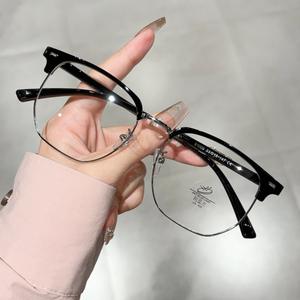 Gafas Ópticas Unisex con Montura Ovalada Pequeña 31009, Media Montura, Puente Mediano, Lentes de PC para Visión de Cerca - Product Image 3