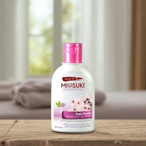 Miosuki Teenage Confidence Wash Nettoyant frais à base de plantes Soins intimes doux Hygiène des adolescents Formule fraîche naturelle 125ml - Product Image 1