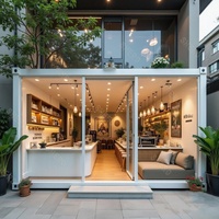 Comptoir de café moderne avec vitrine, comptoir de bar en bois, design de comptoir de café avec vitrine de boulangerie