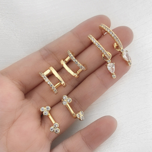 Aretes Minimalistas con Circonita Cúbica y Baño de Oro de 18k para Mujer, Precio al por Mayor - Product Image 5