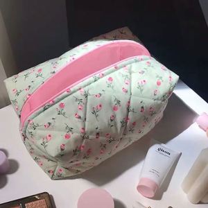 Muestra gratuita de neceser de maquillaje floral personalizado, bolsa de cosméticos de poliéster con diseño de flores, color rosa, bonita y colorida, para viajes, para niñas. - Product Image 4