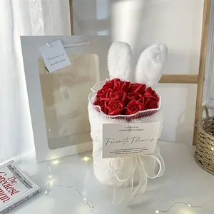 Bouquet de roses en savon avec oreilles de lapin en peluche – Cadeau floral pour anniversaire, mariage – Fleurs de savon roses et rouges – Bouquet floral en savon - Product Image 5