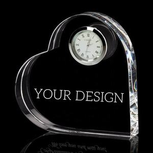 Horloge créative en cristal en forme de cœur avec design personnalisé, cadeau d'anniversaire de la Saint-Valentin - Product Image 1