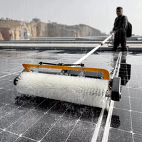 Équipement de nettoyage de panneaux solaires commerciaux, brosse à rouleaux électrique pour nettoyer les panneaux photovoltaïques, approvisionnement direct pour les fermes solaires et les toits