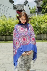 Écharpe d'hiver brodée <span class=keywords><strong>pour</strong></span> femme, douce et chaude, effet cachemire, avec pompons, collection 2025, vente chaude en gros - Product Image 3