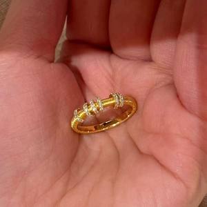 Anillos de Diamantes con Baño de Oro Real de Diseño de Lujo, Anillo de Circonia Cúbica con Acabado Mate para Mujeres y Niñas - Product Image 1