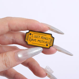 Spilla con smalto per biglietto musicale giallo adoro I Musical spilla con spilla zaino distintivo gioielli regalo all'ingrosso - Product Image 4