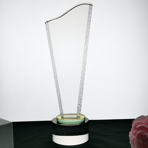 2023 nouveau fabricant de style en gros pas cher trophée de sport de <span class=keywords><strong>badminton</strong></span> en cristal clair pour le prix sportif medel - Product Image 6