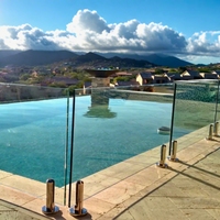 Balustrade de clôture en verre trempé sans cadre pour piscine moderne en acier inoxydable 304 Main courante de pont de 2 ans