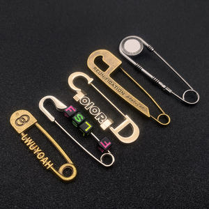 <span class=keywords><strong>Spille</strong></span> gioielli donna di alta qualità oro argento Logo personalizzato lettera nome spilla design <span class=keywords><strong>spille</strong></span> e <span class=keywords><strong>spille</strong></span> - Product Image 1