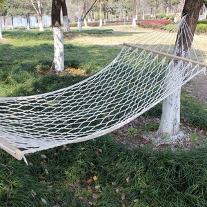 Hamaca de malla para exteriores, de hilo de algodón, con palos de madera maciza, duradera, color beige, capacidad de carga de 120 kg, columpio de ocio para jardín y playa - Product Image 4