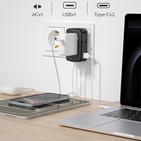 Adaptateur de voyage universel ultra-fin PD 25W 2 USB-C 1 USB-A pour les États-Unis vers l'Europe