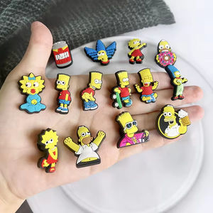 Adornos de Zapatos con Personajes Animados de la Serie The Simpsons y Lindos Dijes de Zapatos con Personajes de Dibujos Animados Amarillos para Fiestas - Product Image 5