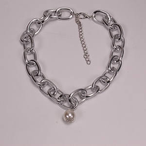 Collar de perlas con cadena gruesa dorada y colgante de perla para mujer, uso diario. - Product Image 4