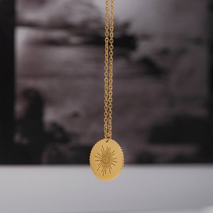 Collar al por mayor de acero inoxidable con moneda grabada, cristal y sol, chapado en oro PVD, con colgante redondo de ojo turco - Product Image 6