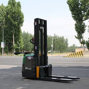 Penumpuk Palet Listrik 2 Ton, Model Berdiri, Pengangkat Otomatis, Baterai Asam Timbal, Ban Poliuretan/Keras, Untuk Penggunaan Dalam & Luar Ruangan - Product Image 2