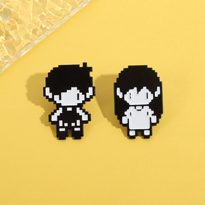 Hoogwaardige zwart-wit pixel-stijl minifiguur psychologische horror RPG game metalen emaille reversspeldjes broche voor rugzakken - Product Image 2