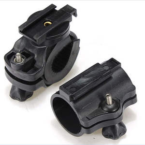 Clip ajustable <span class=keywords><strong>para</strong></span> luz de <span class=keywords><strong>bicicleta</strong></span>, soporte giratorio de 360 ​​grados <span class=keywords><strong>para</strong></span> <span class=keywords><strong>linterna</strong></span> de ABS negro, <span class=keywords><strong>para</strong></span> manillar de <span class=keywords><strong>bicicleta</strong></span> y uso en cinturón - Product Image 3