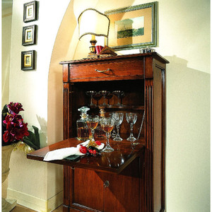 Armadio da Bar in legno di ciliegio con porta in vetro - Product Image 1