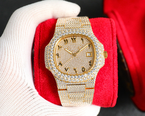 Montre de luxe incrustée de diamants de qualité supérieure Moissanite entièrement incrustée à la main montre de créateur personnalisée en gros - Product Image 4