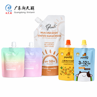 Échantillons d'emballages cosmétiques à bec verseur, sachets de protection solaire à bec verseur, sacs d'emballage étanches avec logo imprimé sur mesure