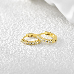 Boucles d'oreilles créoles géométriques en laiton plaqué or 14 carats pour femmes à la mode - Product Image 2