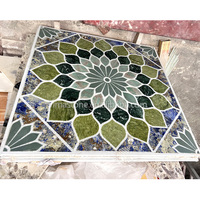 Carrelage en marbre à motif de tapis incrusté de médaillons, découpé au jet d'eau, pour revêtement de sol de villa