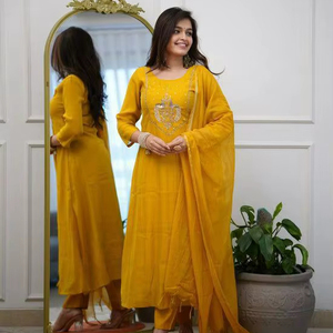 Conjunto de Kurta elegante con diseño de cuello hermoso y borde recto, en tela de seda Chanderi de viscosa pura, especial para Haldi, para mujeres o niñas. - Product Image 1