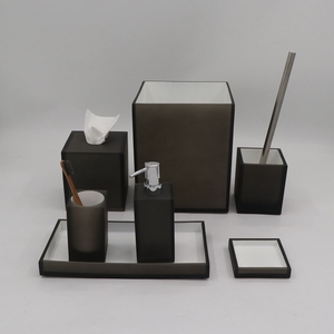 Juegos de <span class=keywords><strong>accesorios</strong></span> de <span class=keywords><strong>baño</strong></span> <span class=keywords><strong>para</strong></span> el hogar, 7 piezas de resina polivinílica negra, alta calidad, <span class=keywords><strong>precio</strong></span> de fábrica Popular - Product Image 2