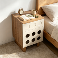 Meuble de chambre à coucher en bois assemblé moderne, table de chevet à design sculpté circulaire, 1 tiroir, 1 porte, pour appartement, hôtel, hôpital