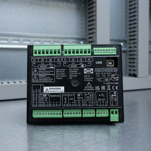 Controlador de Grupo Electrógeno DEIF AGC 150 para Gestión Automática de Generadores, Regulación de Energía, Sincronización, Compartición de Carga y Monitoreo del Sistema - Product Image 3