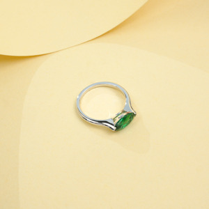Exquisite Lab-Grown <b>Emerald</b> <b>Ring</b> in S925 Sterling <b>Silver</b> - Product Image 4