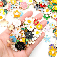 50pcs Assortiment Or Émail Fleur Charmes Printemps Été Floral Thème Charmes pour DIY Collier Bracelet Boucles D'oreilles Fournitures Cadeaux