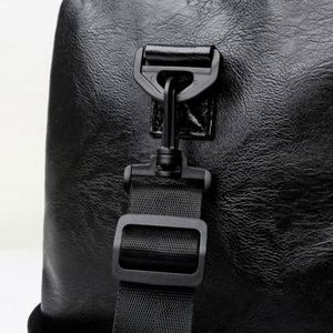 Sac de voyage de sport en cuir imperméable de grande taille avec logo personnalisé, sac de week-end en PU - Product Image 4