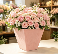 Boîte cadeau trapézoïdale personnalisée en velours de haute qualité, design de marque OEM, matériaux recyclés, gaufrage, revêtement UV, emballage floral 2026