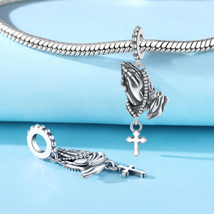 Pendentif Mains en Prière Tendance, Accessoire DIY Haut de Gamme Original pour Bracelet et Collier, Vente en Gros pour Femmes - Product Image 3